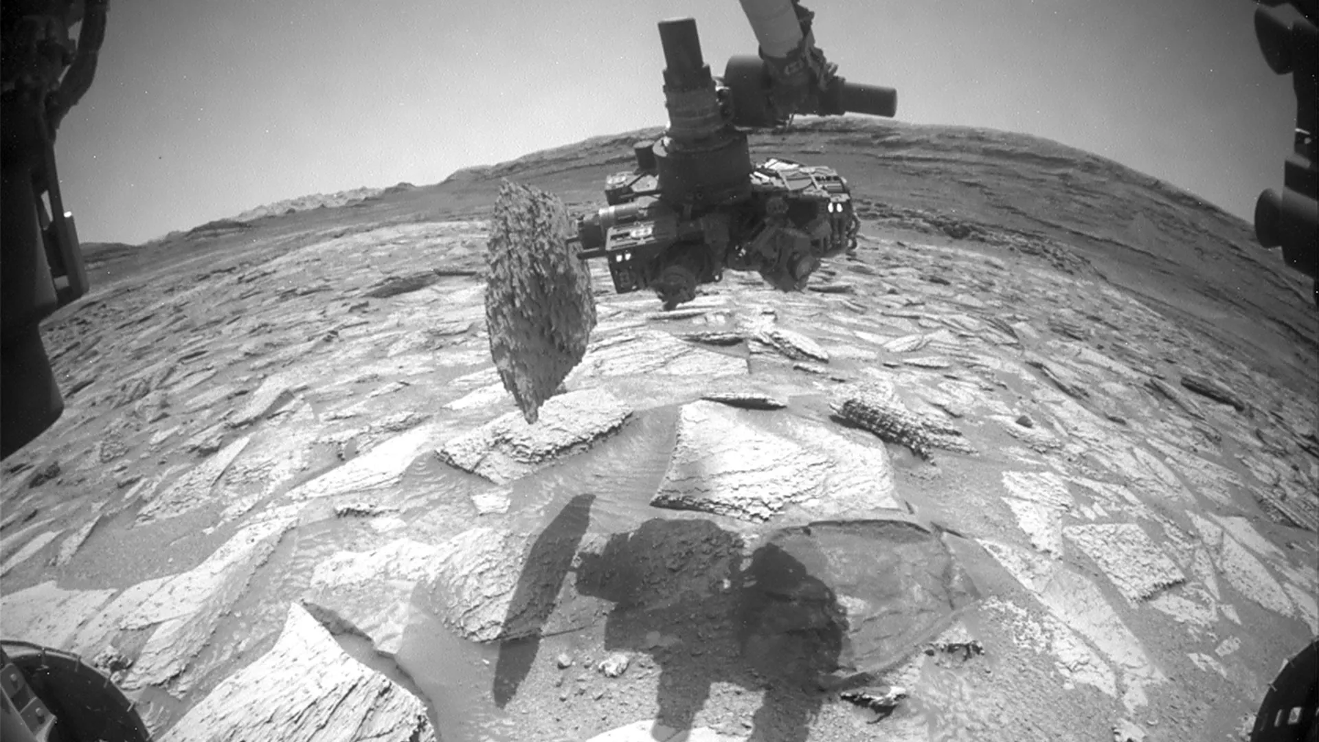 Mars’ta Beklenmedik Kriz: Curiosity’nin Matkabına Yapışan Kaya Günlerce Bırakmadı